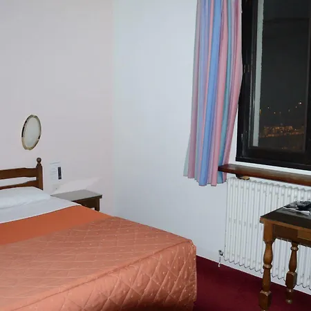 Hotel Aer 2*