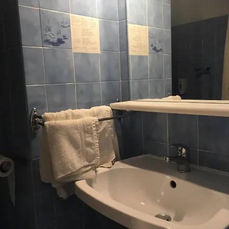 Hotel Aer 2*